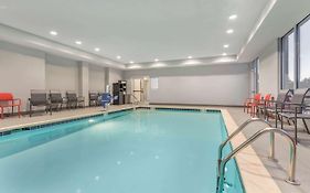 La Quinta Inn And Suites By Wyndham Bloomington